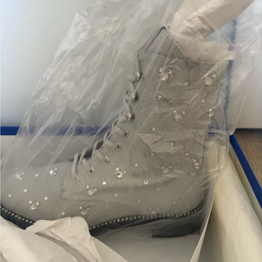 New with Box Stuart Weitzman x Disney Collab White Combat Boots Size 8 - Picture 5 of 15
